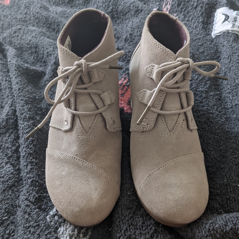 Tom's booties